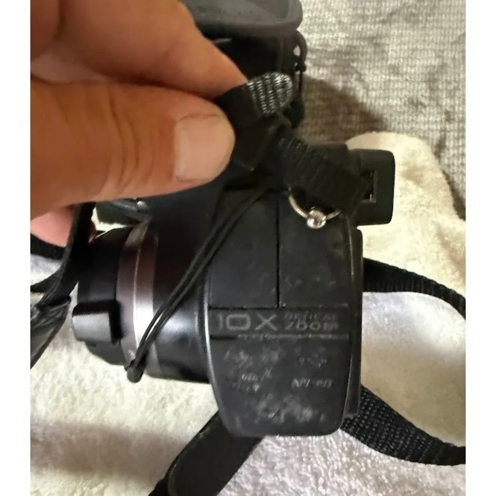 Kodak EasyShare Z740 Digital Camera 5.0MP 10x Optical Zoom Black with Case